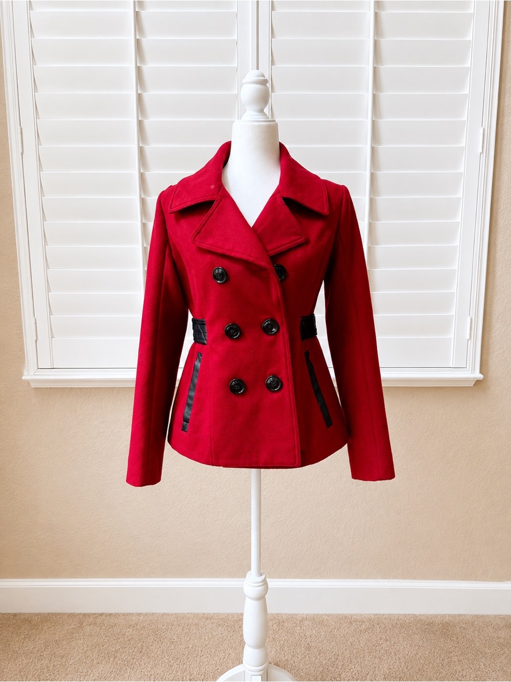 Gorgeous BCBG Paris red double-breasted jacket in size Small ❤️